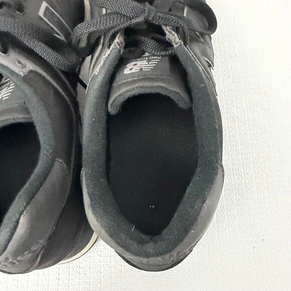 Athletic_Shoes